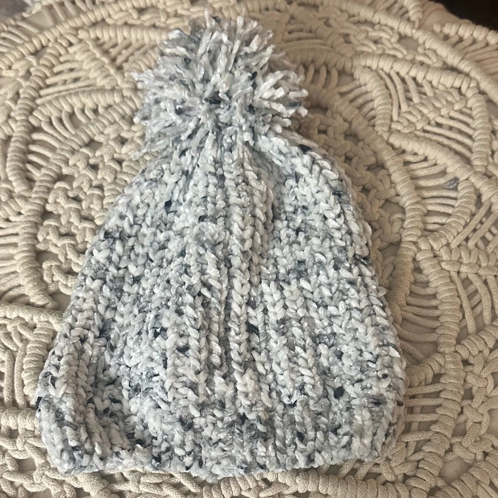 Cuddl Duds Gray Knit Pom-Pom Beanie